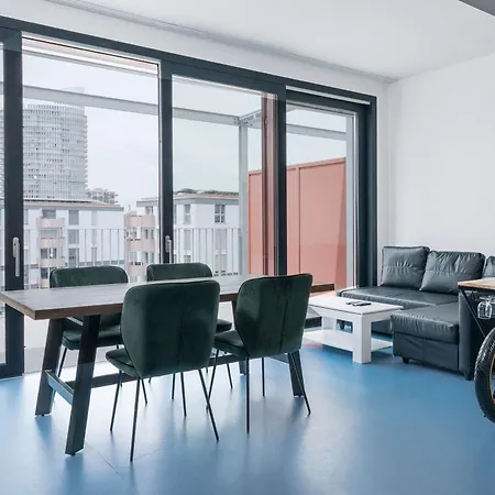 Modern With Balcony View & Workspace Appartamento Zurigo