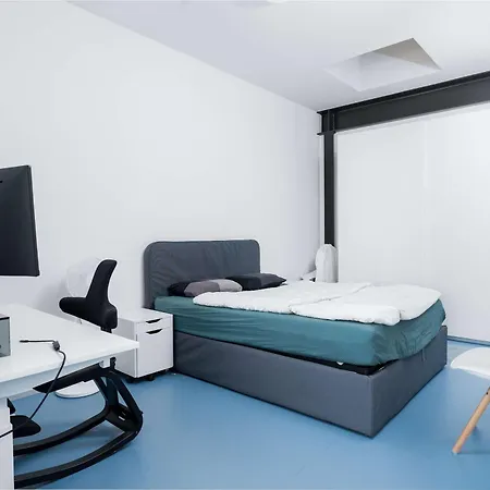 Modern With Balcony View & Workspace Appartamento *