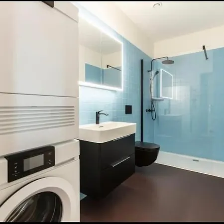 Appartamento Modern With Balcony View & Workspace *