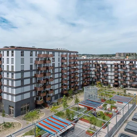 Appartement Modern With Balcony View & Workspace *